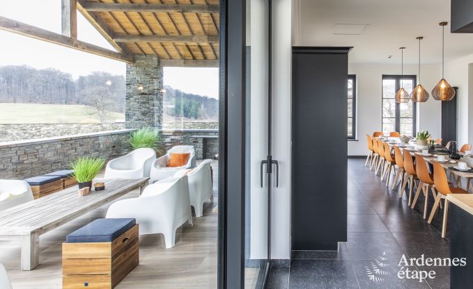 Wunderschnes Schloss in Bertrix: Unterkunft fr 20 Personen mit Hallenbad, Whirlpool und Infrarotkabine