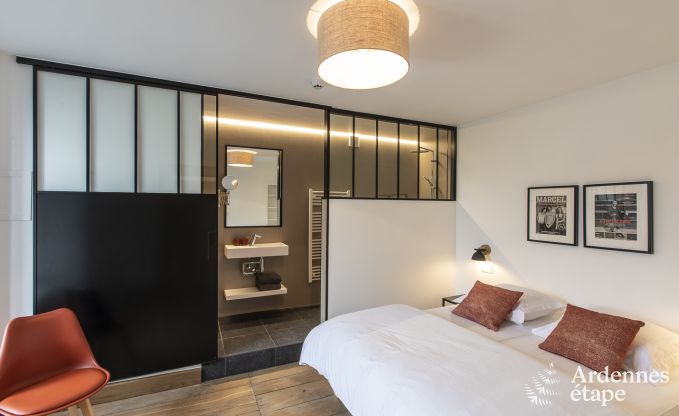 Wunderschnes Schloss in Bertrix: Unterkunft fr 20 Personen mit Hallenbad, Whirlpool und Infrarotkabine