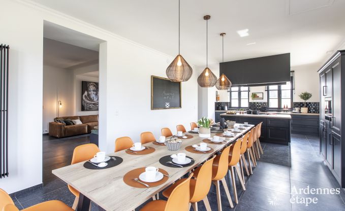 Wunderschnes Schloss in Bertrix: Unterkunft fr 20 Personen mit Hallenbad, Whirlpool und Infrarotkabine