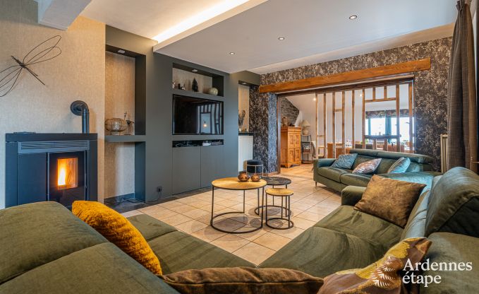 Komfortables Ferienhaus mit Hallenbad in Bertrix, Ardennen
