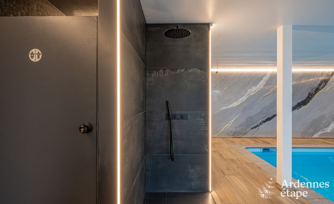 Komfortables Ferienhaus mit Hallenbad in Bertrix, Ardennen