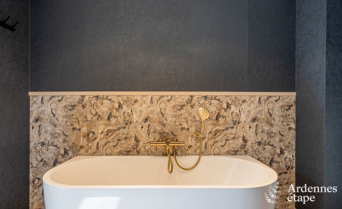 Komfortables Ferienhaus mit Hallenbad in Bertrix, Ardennen