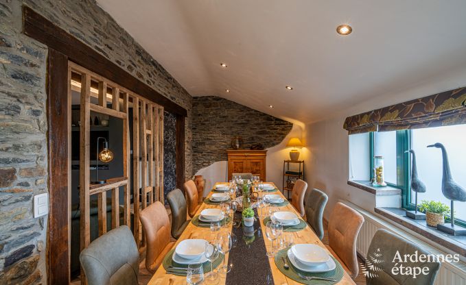 Komfortables Ferienhaus mit Hallenbad in Bertrix, Ardennen