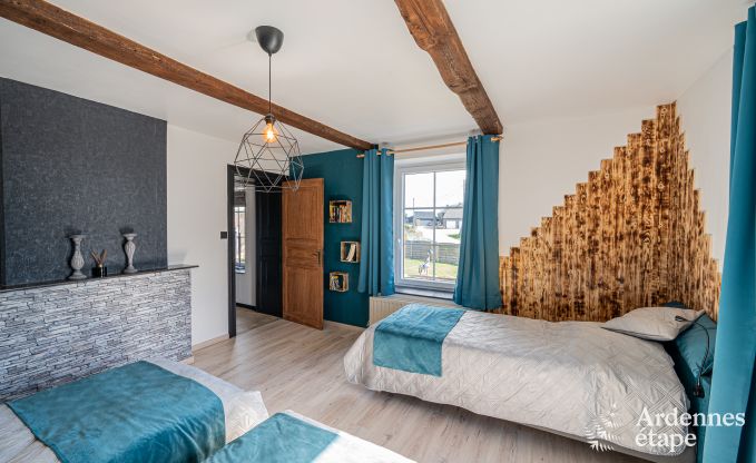 Komfortables Ferienhaus mit Hallenbad in Bertrix, Ardennen