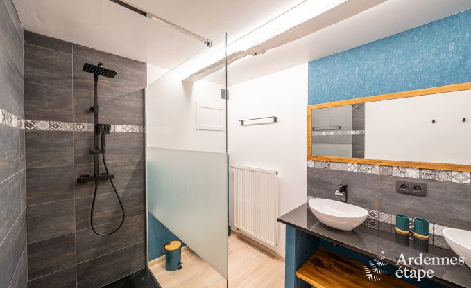 Komfortables Ferienhaus mit Hallenbad in Bertrix, Ardennen