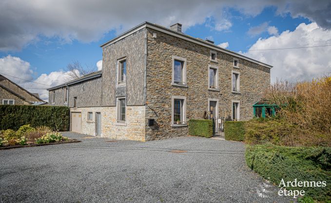 Komfortables Ferienhaus mit Hallenbad in Bertrix, Ardennen