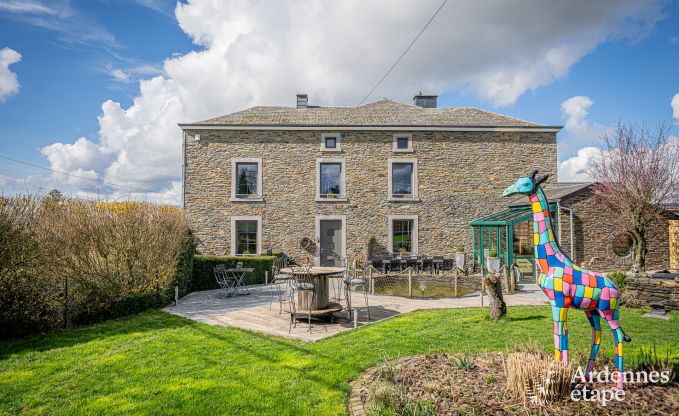 Komfortables Ferienhaus mit Hallenbad in Bertrix, Ardennen