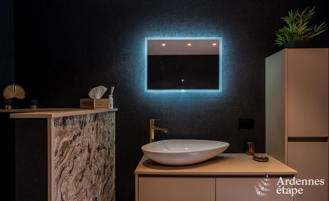 Komfortables Ferienhaus mit Hallenbad in Bertrix, Ardennen