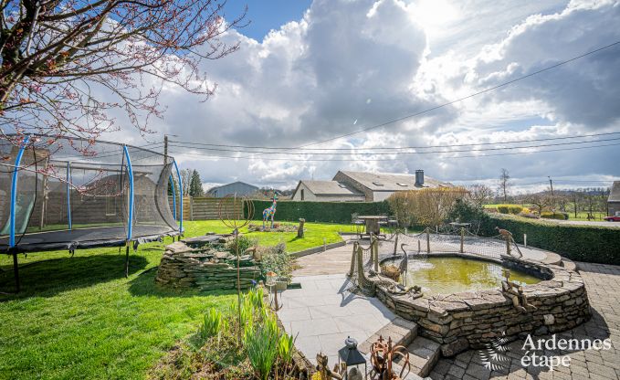 Komfortables Ferienhaus mit Hallenbad in Bertrix, Ardennen