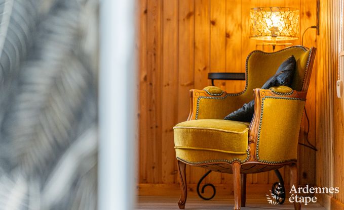 Komfortables Ferienhaus mit Hallenbad in Bertrix, Ardennen