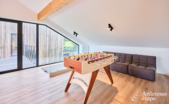 Gerumige Luxusvilla in Bertrix fr 16 Personen mit beheiztem Auenpool und privater Terrasse am Wasser