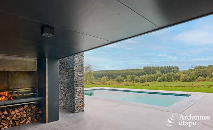 Gerumige Luxusvilla in Bertrix fr 16 Personen mit beheiztem Auenpool und privater Terrasse am Wasser