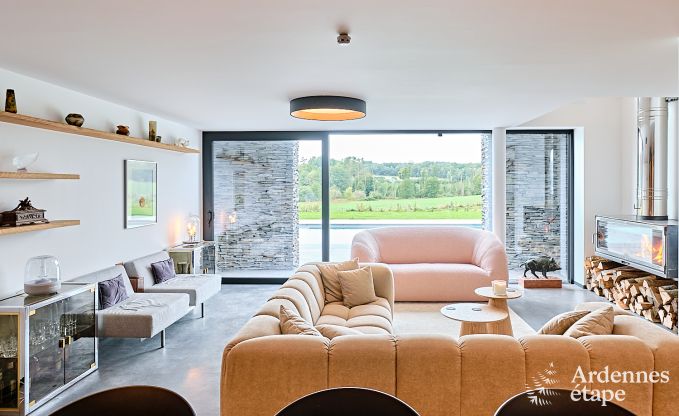 Gerumige Luxusvilla in Bertrix fr 16 Personen mit beheiztem Auenpool und privater Terrasse am Wasser