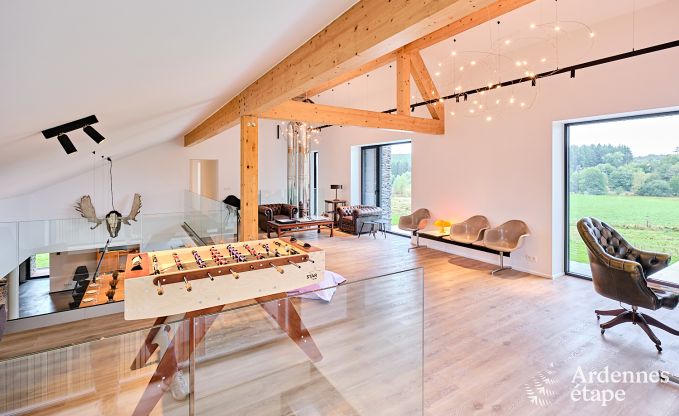 Gerumige Luxusvilla in Bertrix fr 16 Personen mit beheiztem Auenpool und privater Terrasse am Wasser