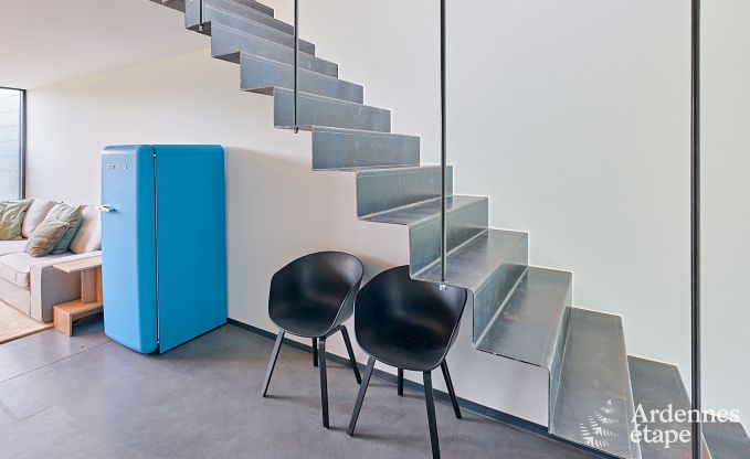 Gerumige Luxusvilla in Bertrix fr 16 Personen mit beheiztem Auenpool und privater Terrasse am Wasser