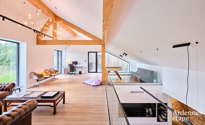 Gerumige Luxusvilla in Bertrix fr 16 Personen mit beheiztem Auenpool und privater Terrasse am Wasser