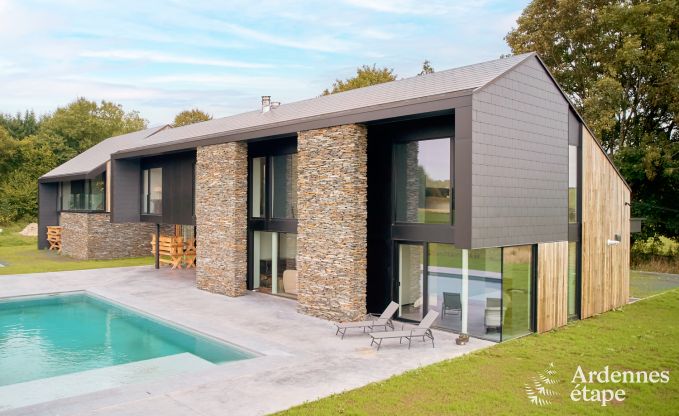 Gerumige Luxusvilla in Bertrix fr 16 Personen mit beheiztem Auenpool und privater Terrasse am Wasser
