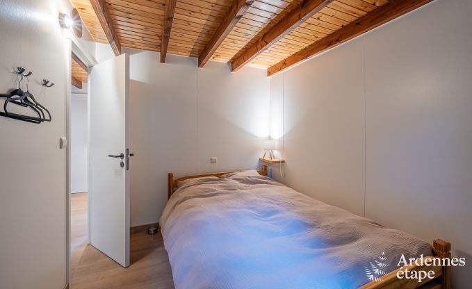 Authentisches Chalet fr 8 Personen in Bivre mit 4 Schlafzimmern, Holzofen, Whirlpool, Privatgarten und Fahrradabstellraum