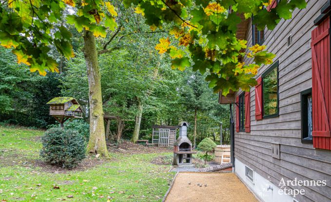 Authentisches Chalet fr 8 Personen in Bivre mit 4 Schlafzimmern, Holzofen, Whirlpool, Privatgarten und Fahrradabstellraum