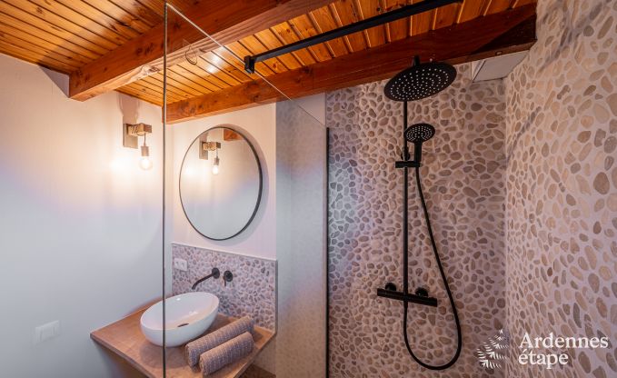 Authentisches Chalet fr 8 Personen in Bivre mit 4 Schlafzimmern, Holzofen, Whirlpool, Privatgarten und Fahrradabstellraum