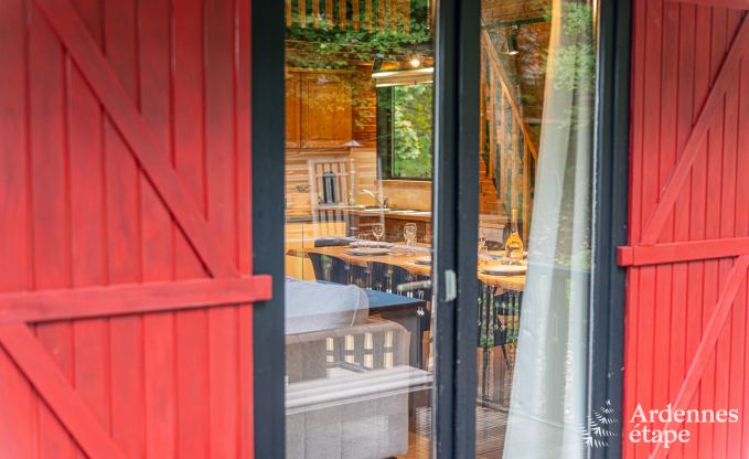 Authentisches Chalet fr 8 Personen in Bivre mit 4 Schlafzimmern, Holzofen, Whirlpool, Privatgarten und Fahrradabstellraum