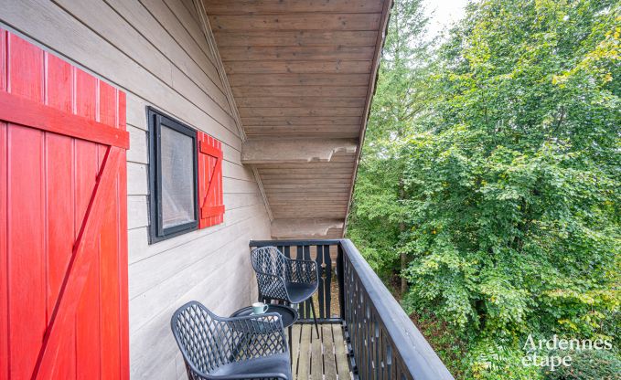 Authentisches Chalet fr 8 Personen in Bivre mit 4 Schlafzimmern, Holzofen, Whirlpool, Privatgarten und Fahrradabstellraum