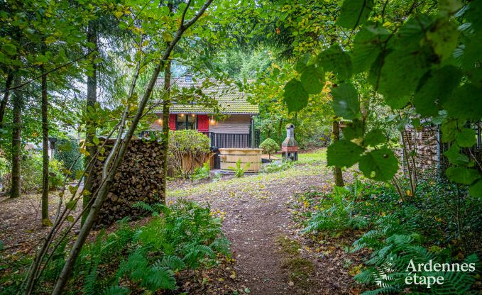 Authentisches Chalet fr 8 Personen in Bivre mit 4 Schlafzimmern, Holzofen, Whirlpool, Privatgarten und Fahrradabstellraum