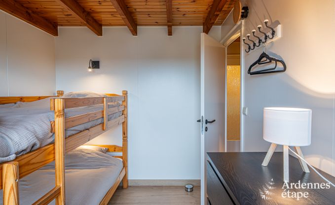 Authentisches Chalet fr 8 Personen in Bivre mit 4 Schlafzimmern, Holzofen, Whirlpool, Privatgarten und Fahrradabstellraum