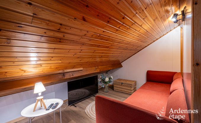 Authentisches Chalet fr 8 Personen in Bivre mit 4 Schlafzimmern, Holzofen, Whirlpool, Privatgarten und Fahrradabstellraum