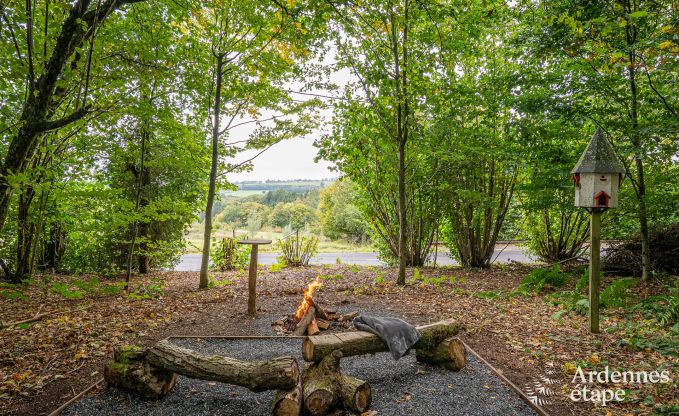 Authentisches Chalet fr 8 Personen in Bivre mit 4 Schlafzimmern, Holzofen, Whirlpool, Privatgarten und Fahrradabstellraum