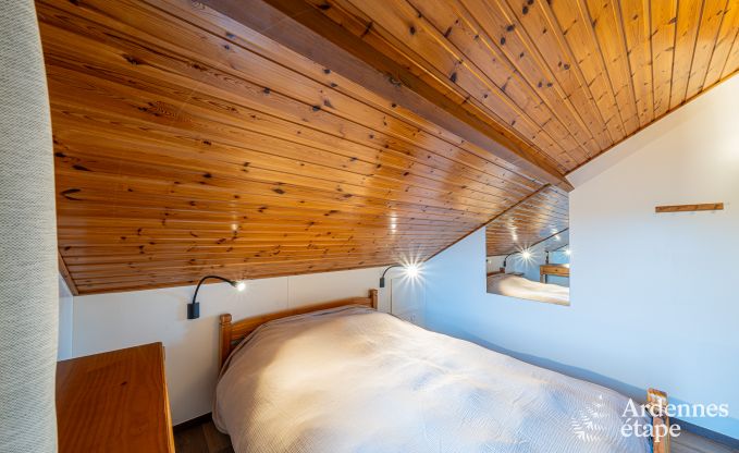 Authentisches Chalet fr 8 Personen in Bivre mit 4 Schlafzimmern, Holzofen, Whirlpool, Privatgarten und Fahrradabstellraum