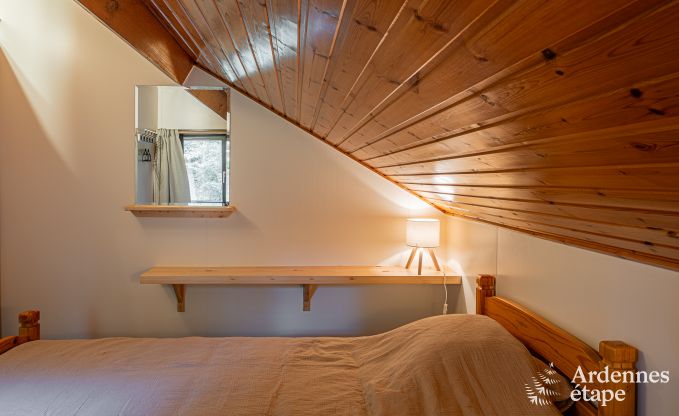 Authentisches Chalet fr 8 Personen in Bivre mit 4 Schlafzimmern, Holzofen, Whirlpool, Privatgarten und Fahrradabstellraum