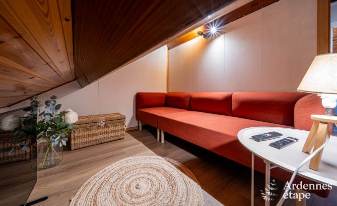 Authentisches Chalet fr 8 Personen in Bivre mit 4 Schlafzimmern, Holzofen, Whirlpool, Privatgarten und Fahrradabstellraum