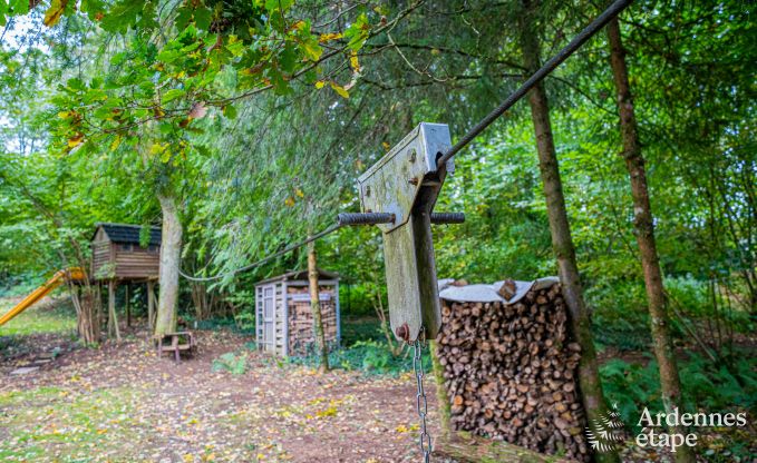 Authentisches Chalet fr 8 Personen in Bivre mit 4 Schlafzimmern, Holzofen, Whirlpool, Privatgarten und Fahrradabstellraum