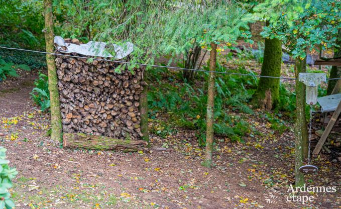 Authentisches Chalet fr 8 Personen in Bivre mit 4 Schlafzimmern, Holzofen, Whirlpool, Privatgarten und Fahrradabstellraum