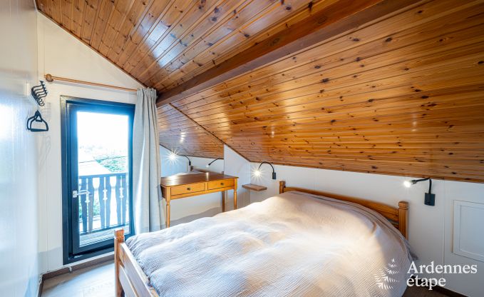 Authentisches Chalet fr 8 Personen in Bivre mit 4 Schlafzimmern, Holzofen, Whirlpool, Privatgarten und Fahrradabstellraum