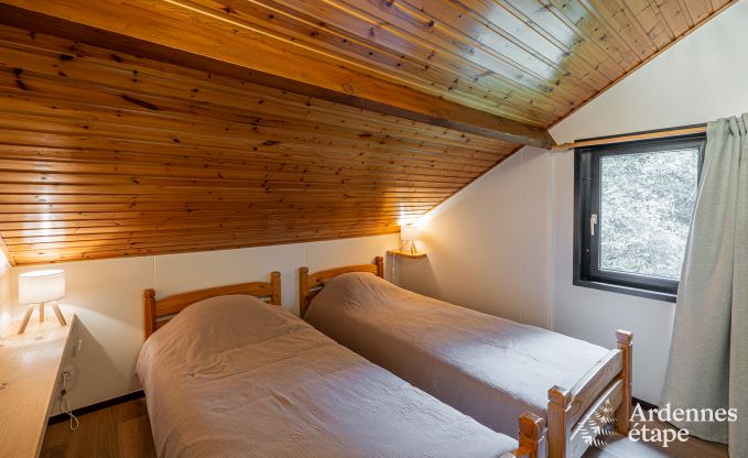 Authentisches Chalet fr 8 Personen in Bivre mit 4 Schlafzimmern, Holzofen, Whirlpool, Privatgarten und Fahrradabstellraum