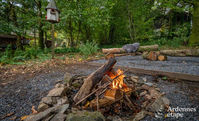 Authentisches Chalet fr 8 Personen in Bivre mit 4 Schlafzimmern, Holzofen, Whirlpool, Privatgarten und Fahrradabstellraum