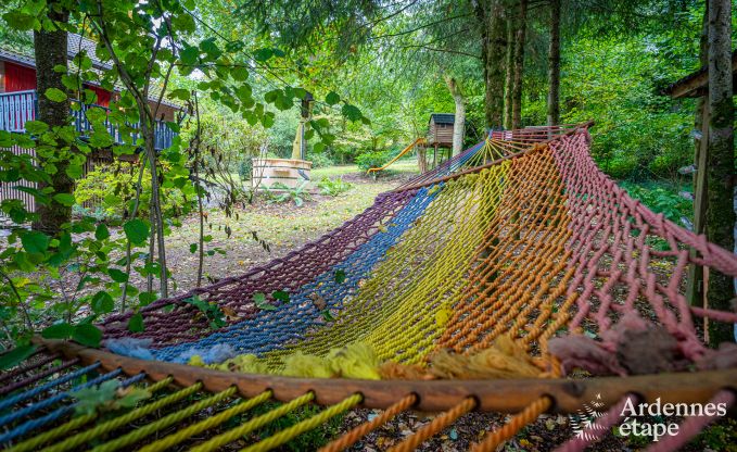 Authentisches Chalet fr 8 Personen in Bivre mit 4 Schlafzimmern, Holzofen, Whirlpool, Privatgarten und Fahrradabstellraum