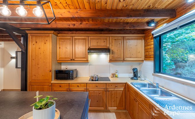 Authentisches Chalet fr 8 Personen in Bivre mit 4 Schlafzimmern, Holzofen, Whirlpool, Privatgarten und Fahrradabstellraum