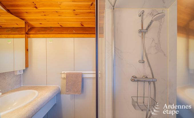 Authentisches Chalet fr 8 Personen in Bivre mit 4 Schlafzimmern, Holzofen, Whirlpool, Privatgarten und Fahrradabstellraum