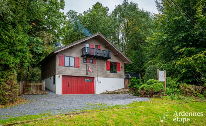 Authentisches Chalet fr 8 Personen in Bivre mit 4 Schlafzimmern, Holzofen, Whirlpool, Privatgarten und Fahrradabstellraum