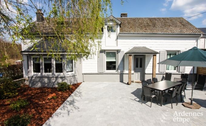 Flucht in die Ardennen: Ger�umiges Ferienhaus f�r 8 Personen in Bouillon