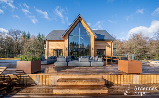 Luxus Chalet in Brognon fr 20 Personen mit beheiztem Auenpool, Outdoor-Jacuzzi und Sauna am See