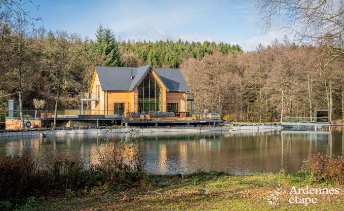 Luxus Chalet in Brognon fr 20 Personen mit beheiztem Auenpool, Outdoor-Jacuzzi und Sauna am See