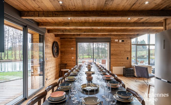 Luxus Chalet in Brognon fr 20 Personen mit beheiztem Auenpool, Outdoor-Jacuzzi und Sauna am See