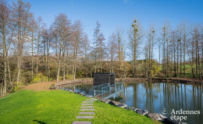 Luxus Chalet in Brognon fr 20 Personen mit beheiztem Auenpool, Outdoor-Jacuzzi und Sauna am See