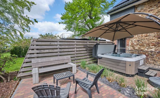 Gerumiges Bauernhaus in Bllingen fr 13 Personen mit Hallenbad, Sauna und Jacuzzi