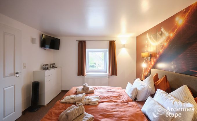 Gerumiges Bauernhaus in Bllingen fr 13 Personen mit Hallenbad, Sauna und Jacuzzi