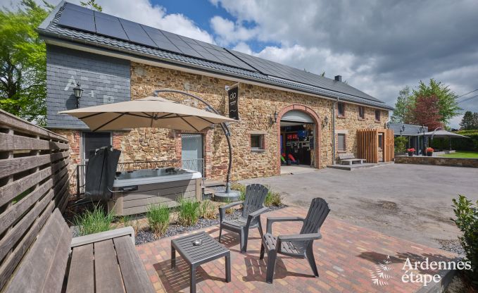 Gerumiges Bauernhaus in Bllingen fr 13 Personen mit Hallenbad, Sauna und Jacuzzi